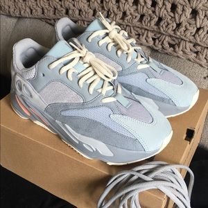 Yeezy boost 700 Inertia